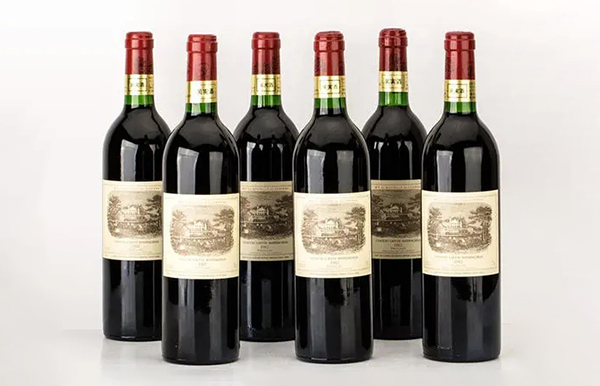 82年的拉菲多少錢一瓶 82年的拉菲為什么那么貴
