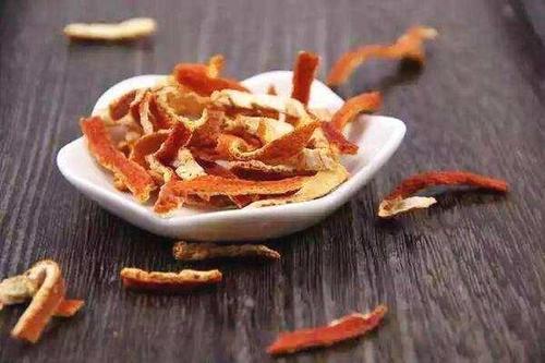 陳皮泡水的功效 陳皮泡水喝應(yīng)當(dāng)注意哪些