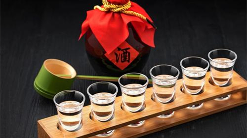 白酒開蓋放時(shí)間長了能喝嗎 白酒開蓋以后多久不能喝