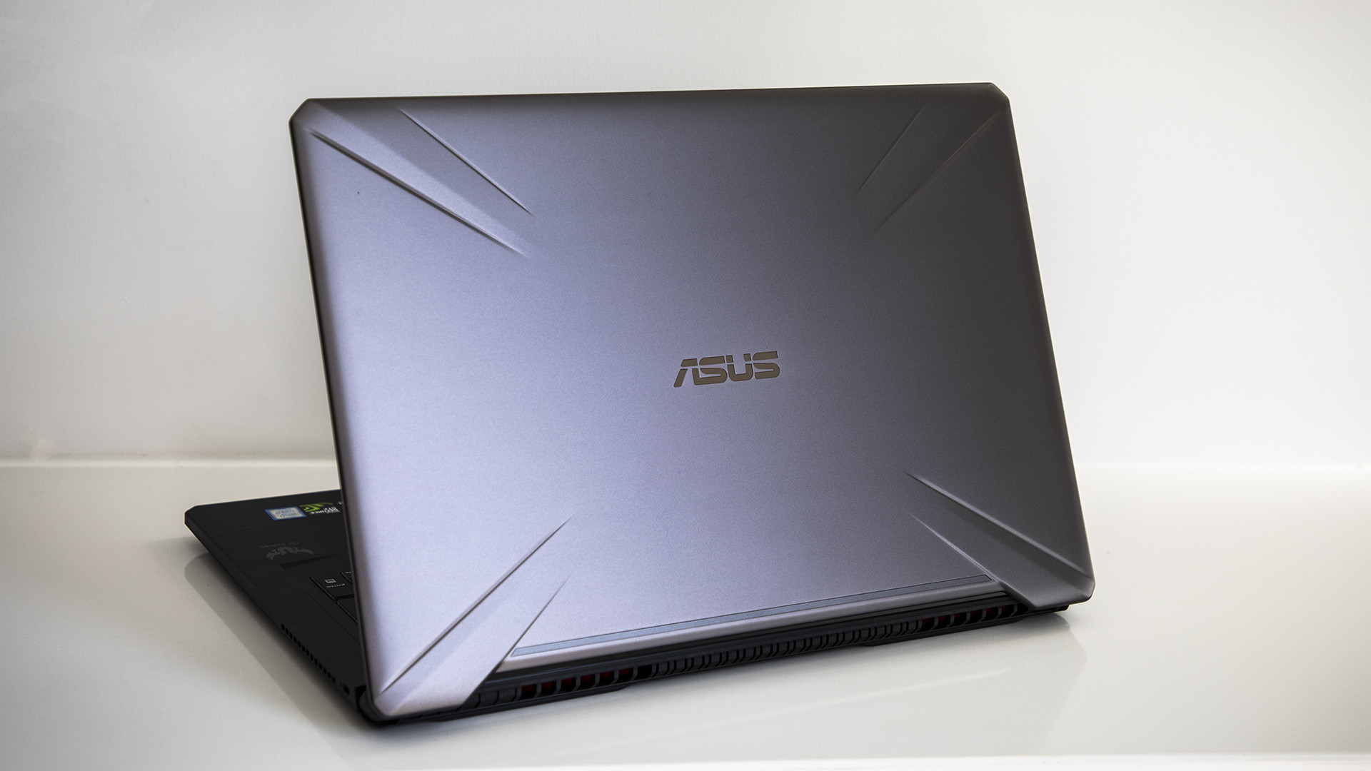 華碩飛行堡壘9參數(shù)測(cè)評(píng) 華碩飛行堡壘9值得買嗎