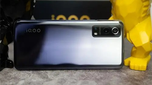 iqooz3和真我q3pro狂歡版哪個(gè)更好-參數(shù)對(duì)比