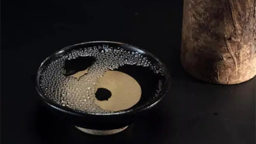 怎樣辨別純糧酒還是酒精勾兌酒 勾兌酒和純糧酒的鑒別方法