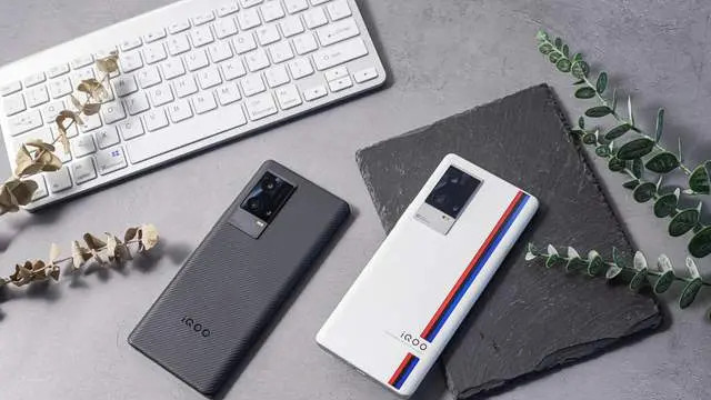 iqoo8傳奇版和普通版有啥區(qū)別 iqoo8傳奇版和普通版哪個值得入手