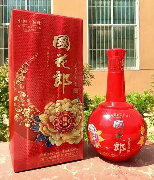 国花郎盛世佳酿(蓝色铁盒)52度,价格:65元国花郎盛世佳酿(红色铁盒)
