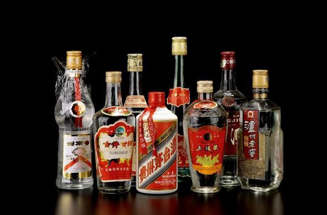 白酒怎么区分粮食酒和勾兑酒 如何识别白酒是勾兑还是粮食酒