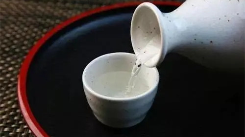 白酒发酸怎么回事 白酒发酸还能喝吗