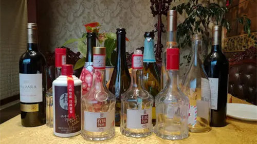 鉴别粮食酒最好的办法有哪些 纯粮食酒的怎样辨别