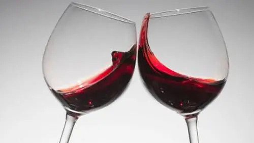 干红和干白葡萄酒的区别 干红和干白葡萄酒哪个好