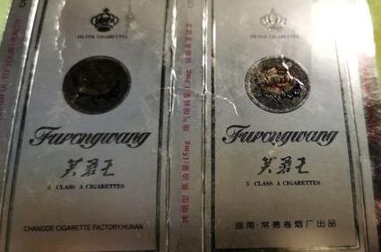 一瓶白酒一包芙蓉王:传统美食文化与中国白酒的结合