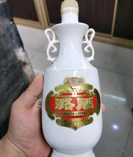 潞酒品鉴十年多少钱?价值与价格并存,探寻品味与收藏之道-香烟网