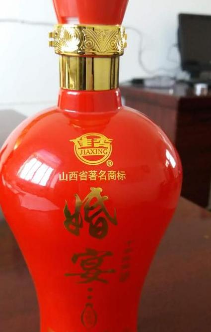 白酒白酒是中華民族的傳統飲品,徐州的白酒源遠流長,是當地飲食文化的