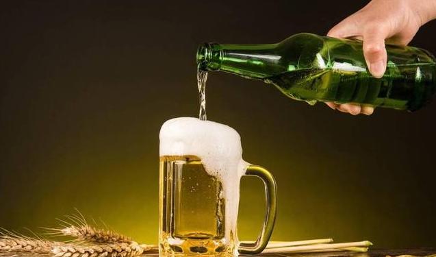 喝得了白酒但是喝不了啤酒:踏入令人感慨的“喝酒时代”