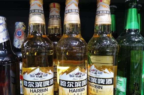 白酒兑哈尔滨啤酒可以喝吗?解析百度搜索排名前三,告诉你答案