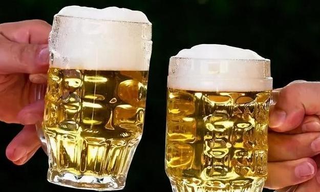 白酒和啤酒哪个更有味觉?寻找你的味觉之旅-香烟网