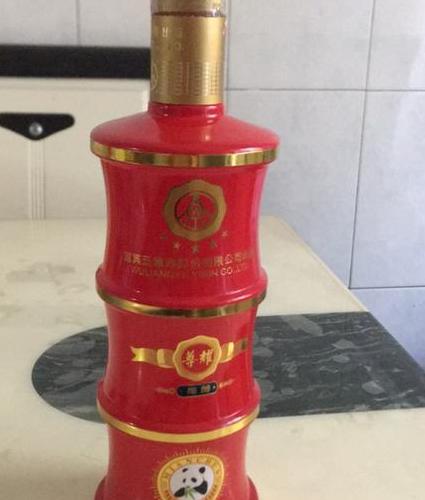 五粮液的熊猫珍藏纯粮酒