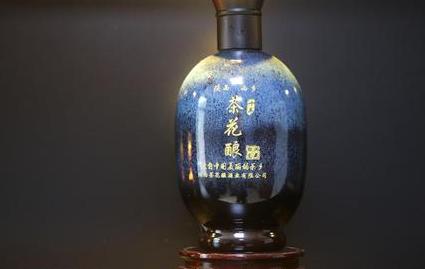追寻山茶花浓香,感受白酒文化的魅力