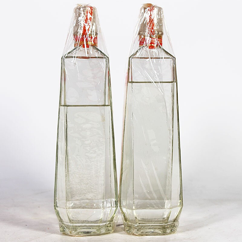 1996年沱牌金蓋褐標(biāo)曲酒54度白酒500ml