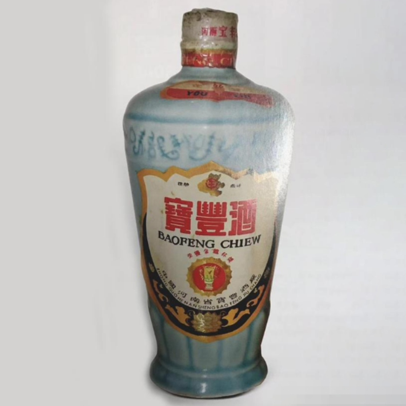 1980年寶豐金龍獎標(biāo)汝瓷瓶63度白酒500ml